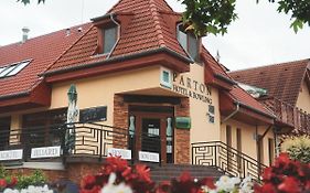 Parton Hotel & Bowling